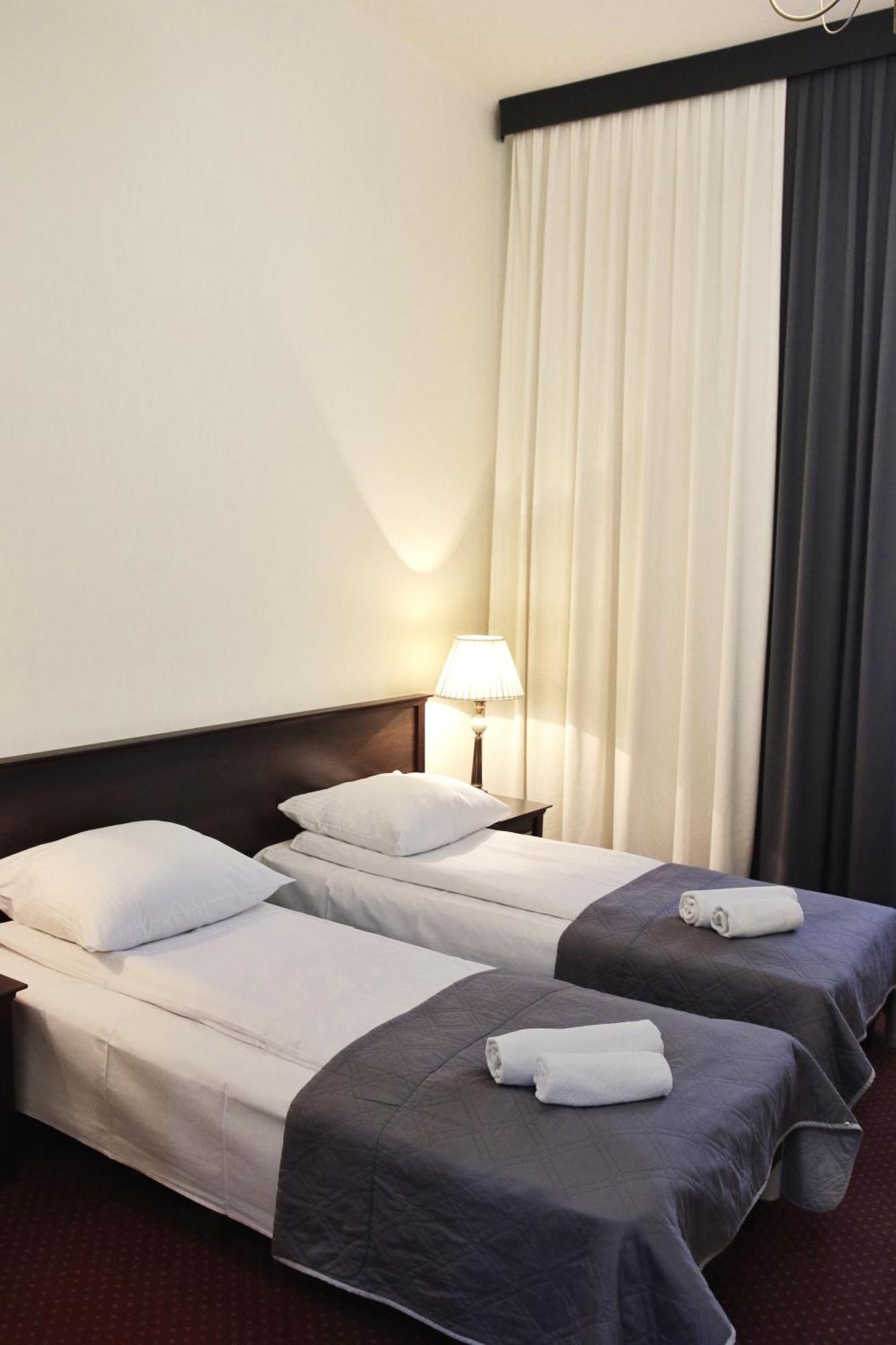 Savoy Bed & Breakfast Spala Bagian luar foto