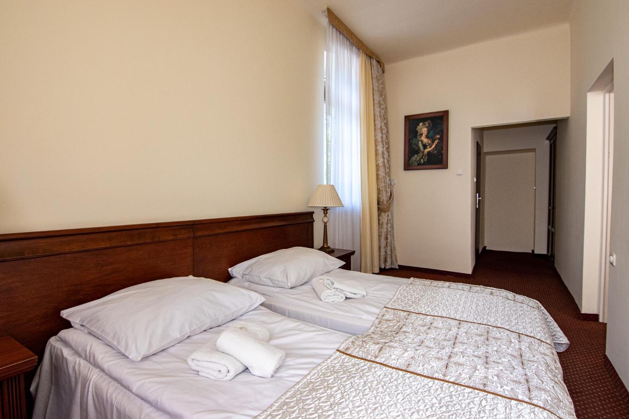 Savoy Bed & Breakfast Spala Bagian luar foto